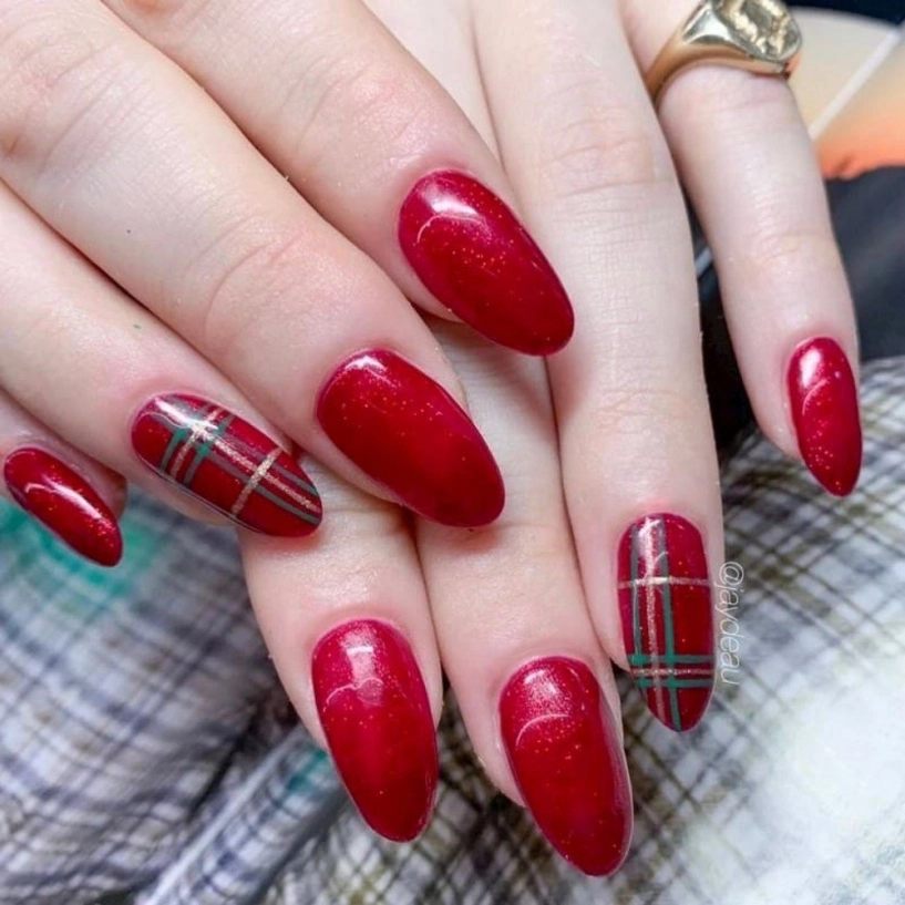 Gợi ý những mẫu nail đẹp màu đỏ đầy sang trọng và cuốn hút mà nàng không nên bỏ lỡ - 7
