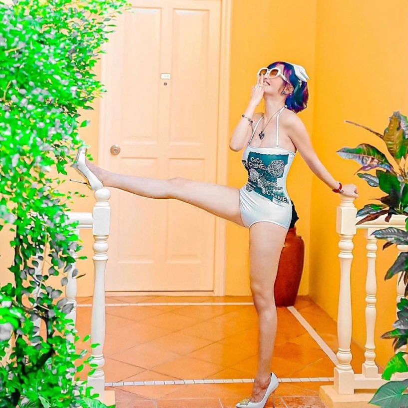 Hiếm hoi ái nữ minh nhựa diện bikini khoe dáng sau sinh hút bộn like không thua mẹ kế - 5