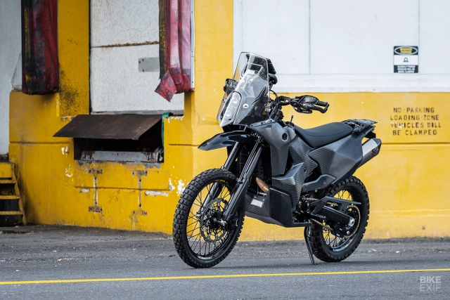 Husqvarna 701 enduro độ full carbon ấn tượng - 9