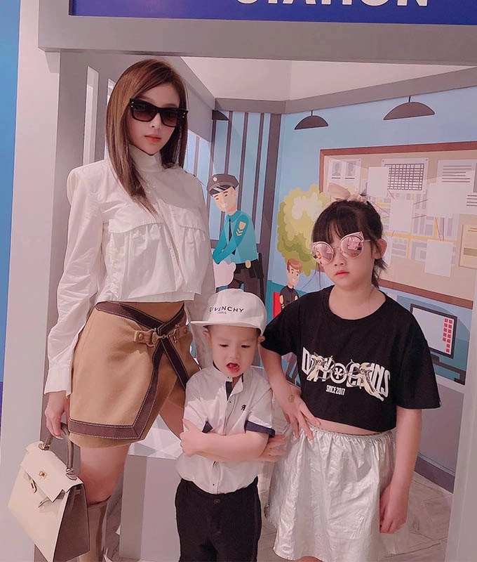 Huyền baby thả dáng bỏng mắt trong biệt phủ 80 tỷ làm mẹ 2 con vừa nhàn vừa sang - 3