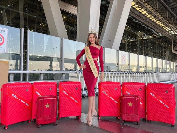 Miss grand 2021 nguyễn thúc thuỳ tiên về nước thời trang lúc đi hết mình lúc về hết hồn - 3