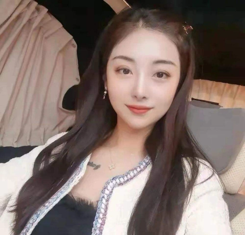 Người mẫu xinh đẹp không cần đàn ông qua thái mua giống sinh 3 con lai như thiên thần - 2