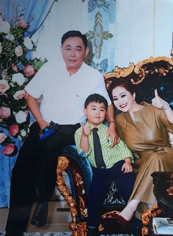 Ra đường được kính nể đại gia nghìn tỷ cúi đầu trước con trai 9 tuổi của bà phương hằng - 1