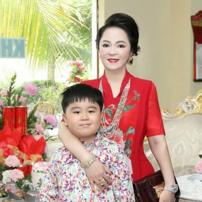 Ra đường được kính nể đại gia nghìn tỷ cúi đầu trước con trai 9 tuổi của bà phương hằng - 5