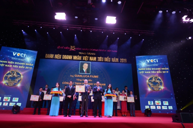 Tổng giám đốc piaggio vn được vinh danh hai giải thưởng doanh nhân năm 2019 - 1