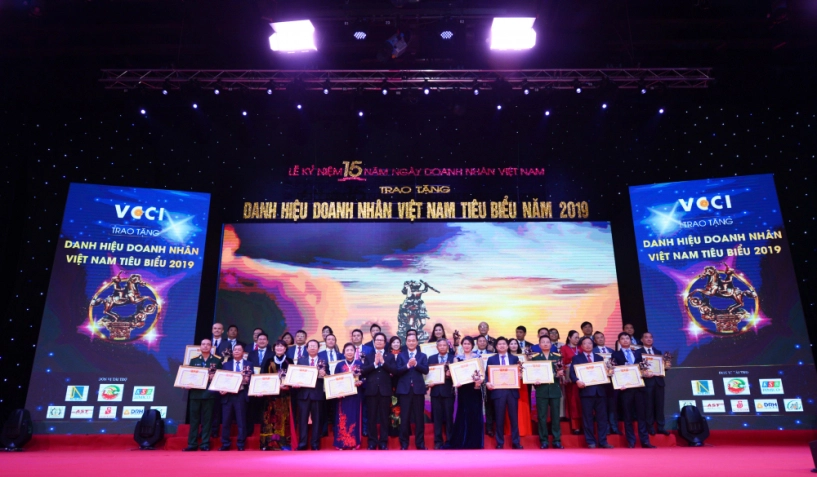 Tổng giám đốc piaggio vn được vinh danh hai giải thưởng doanh nhân năm 2019 - 4