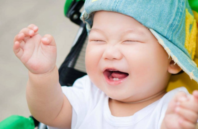 Trẻ sơ sinh mấy tháng mọc răng và bao lâu thì mọc đủ - 1