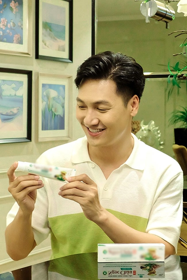 U40 mạnh trường làm hội chị em sinh lòng ghen với bàn tay thon dài nõn nà như con gái - 3
