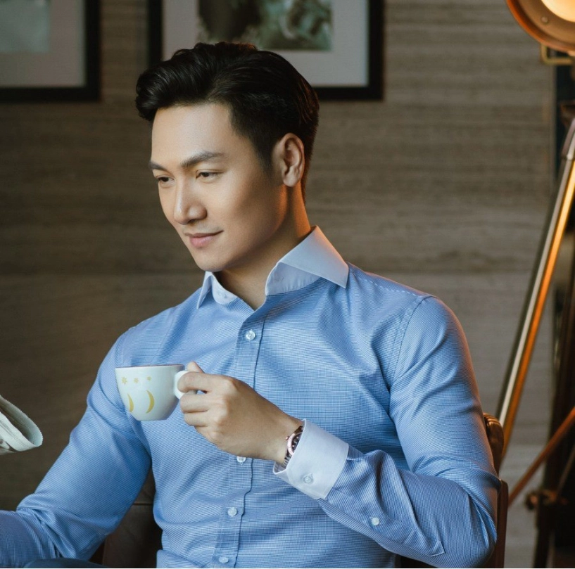 U40 mạnh trường làm hội chị em sinh lòng ghen với bàn tay thon dài nõn nà như con gái - 4