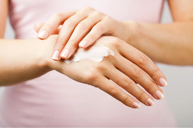 U40 mạnh trường làm hội chị em sinh lòng ghen với bàn tay thon dài nõn nà như con gái - 8