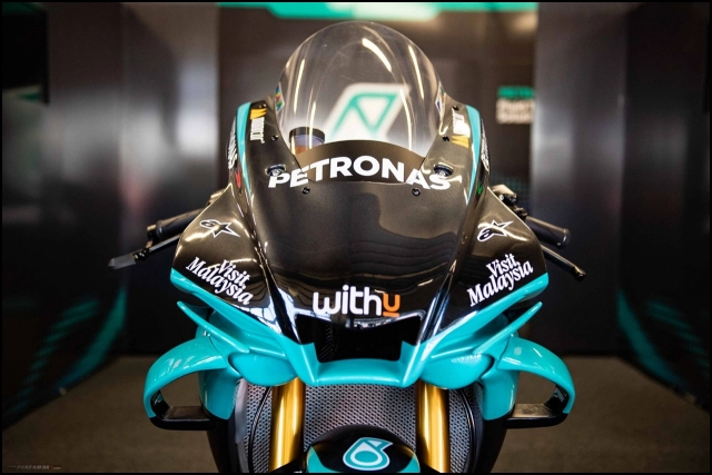 Yamaha r1 petronas srt chính thức trình làng với ngoại hình siêu cấp - 1