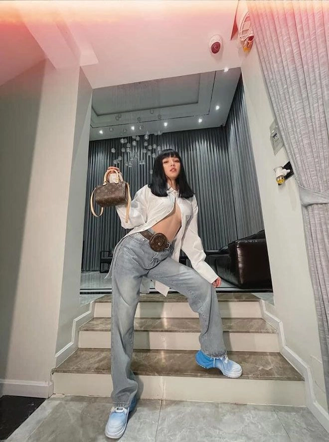 3 năm sinh 2 con bà xã lê hoàng vẫn tự tin không cài áo khoe ngực thả rông - 5