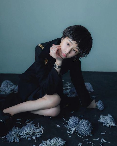 Bao năm làm nàng thơ tóc dài bên hoắc kiến hoa lâm tâm như bất ngờ cắt tóc tomboy - 7