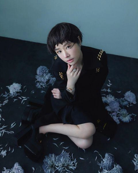 Bao năm làm nàng thơ tóc dài bên hoắc kiến hoa lâm tâm như bất ngờ cắt tóc tomboy - 8