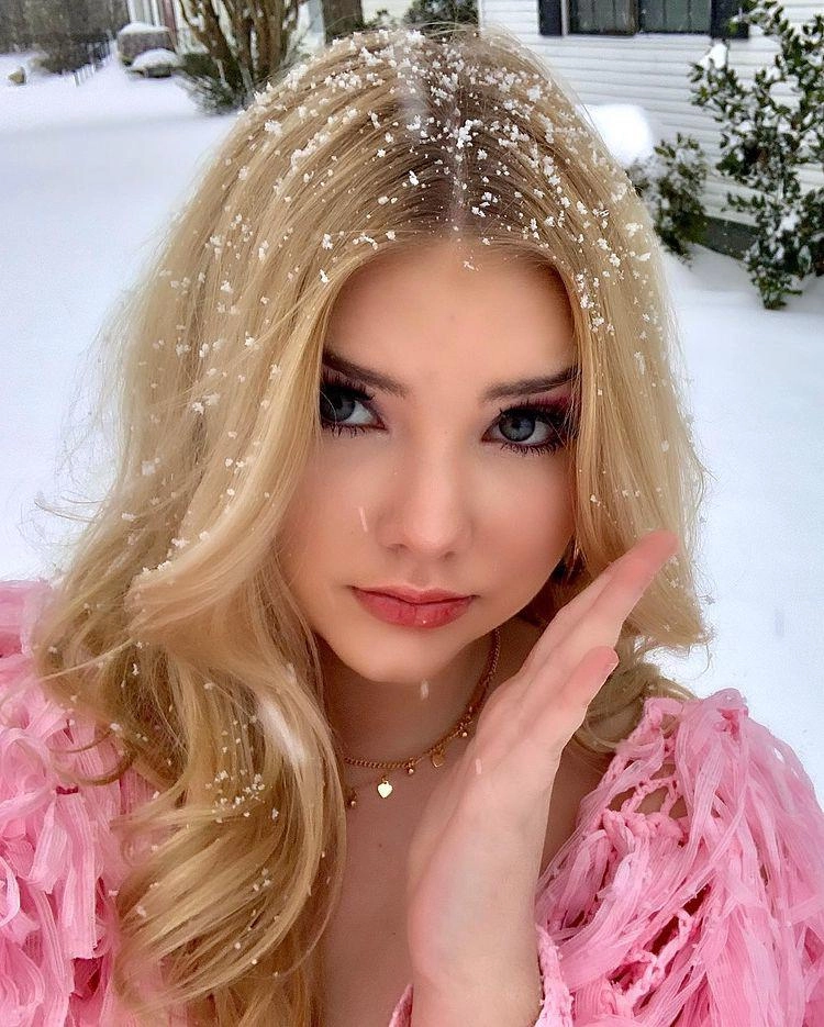 Bé gái 6 tuổi được mẹ cho tiêm botox 3 thánglần thi hoa hậu 10 năm sau nhận không ra - 8