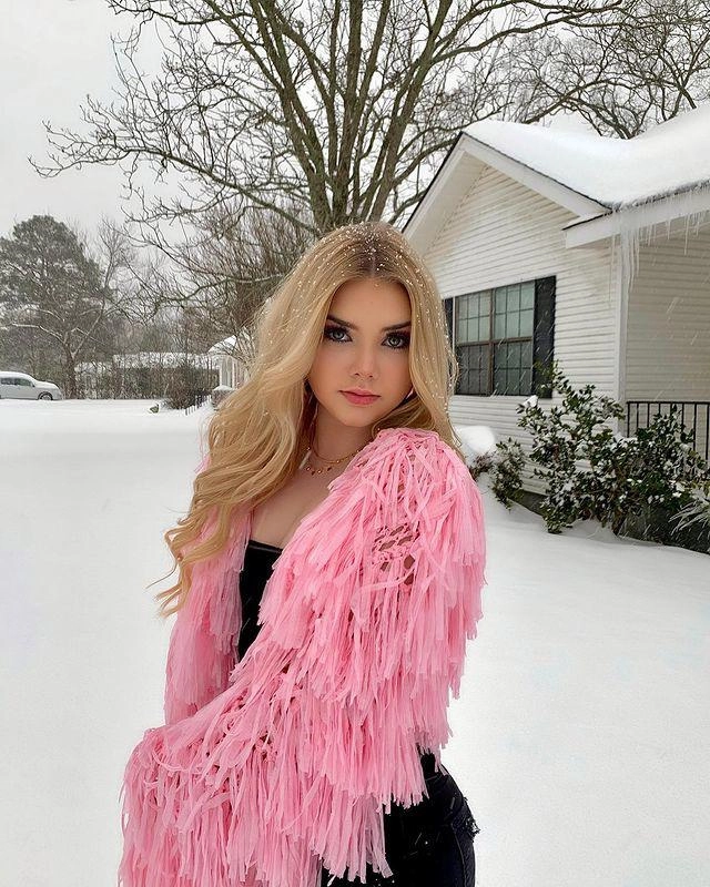 Bé gái 6 tuổi được mẹ cho tiêm botox 3 thánglần thi hoa hậu 10 năm sau nhận không ra - 9