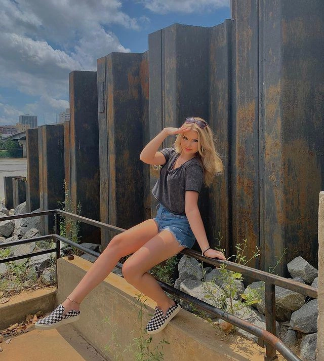 Bé gái 6 tuổi được mẹ cho tiêm botox 3 thánglần thi hoa hậu 10 năm sau nhận không ra - 11