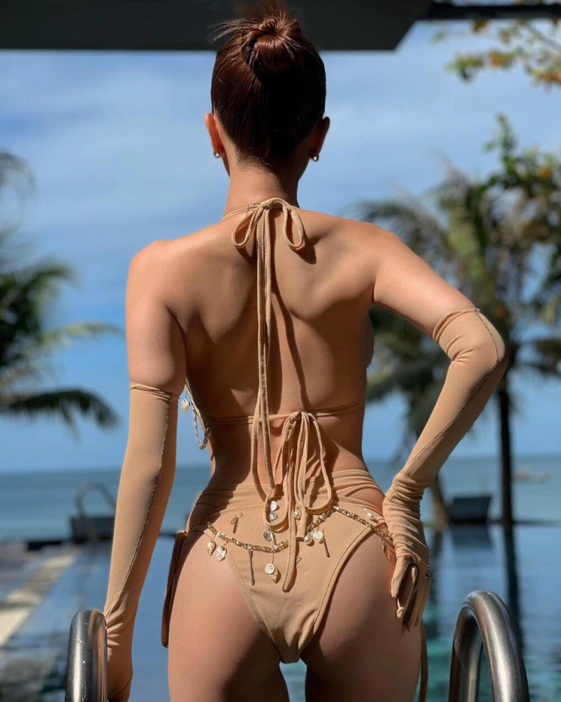Bị ngọc trinh bỏ xa lượng followers chi pu ngấm ngầm diện kín đáo nhưng vóc dáng nào có thua - 4