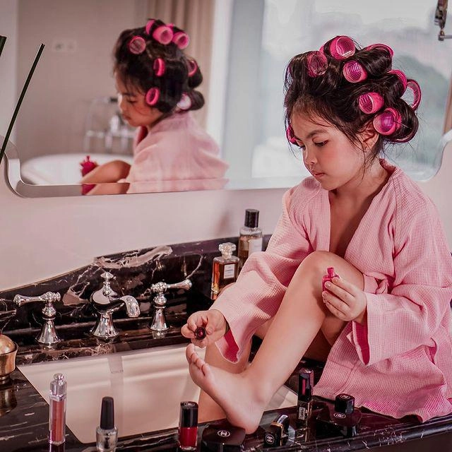 Choáng với độ giàu sang của minh nhựa sinh nhật con gái cũng dát hàng hiệu không ai đọ lại - 8