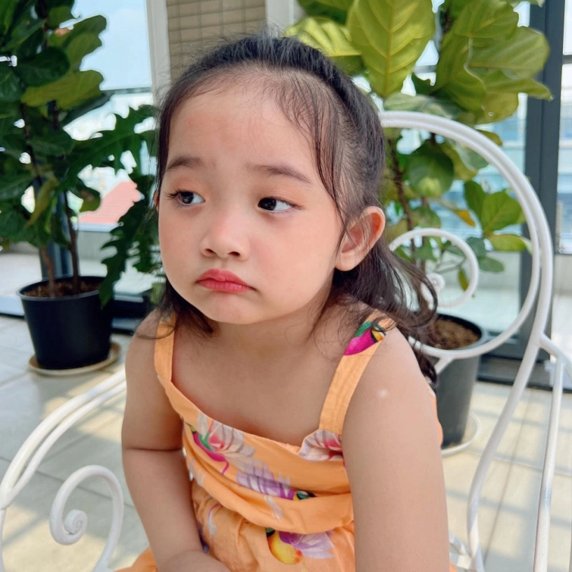 Con gái khánh thi đổi mặt nhanh như chớp làm mợ chảnh hay cười tươi như hoa đều quá xinh - 1