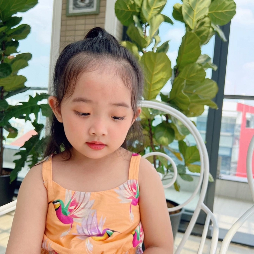 Con gái khánh thi đổi mặt nhanh như chớp làm mợ chảnh hay cười tươi như hoa đều quá xinh - 2
