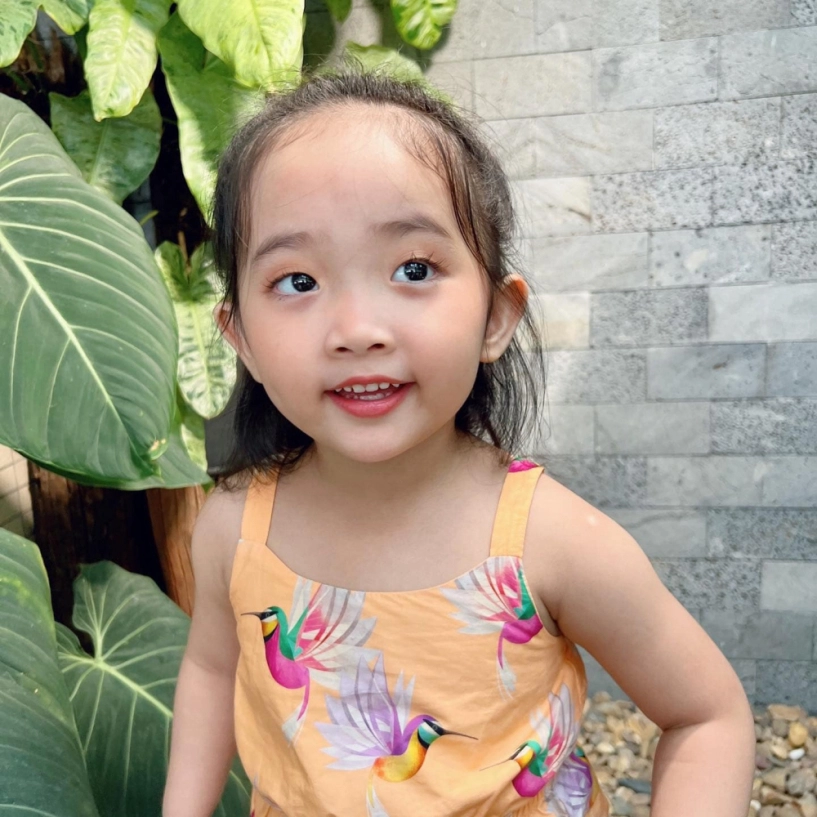 Con gái khánh thi đổi mặt nhanh như chớp làm mợ chảnh hay cười tươi như hoa đều quá xinh - 3