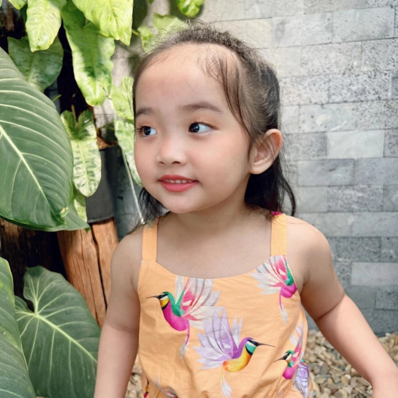 Con gái khánh thi đổi mặt nhanh như chớp làm mợ chảnh hay cười tươi như hoa đều quá xinh - 4
