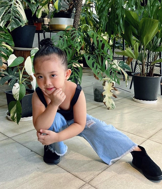 Con gái khánh thi đổi mặt nhanh như chớp làm mợ chảnh hay cười tươi như hoa đều quá xinh - 6