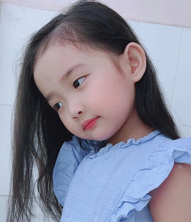 Con gái khánh thi đổi mặt nhanh như chớp làm mợ chảnh hay cười tươi như hoa đều quá xinh - 9