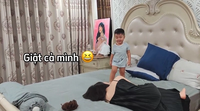 Đăng clip chơi với con trên giường hoà minzy trách yêu chồng có ai đi công tác 4 tháng không - 2