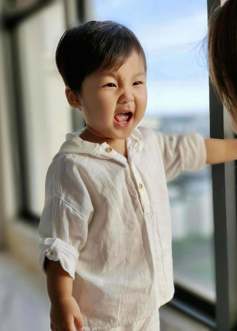 Đăng clip chơi với con trên giường hoà minzy trách yêu chồng có ai đi công tác 4 tháng không - 10