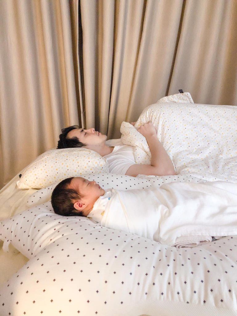 Đông nhi khoe ảnh thời cởi trần tắm mưa chứng minh con gái đẹp có nét giống mẹ - 4