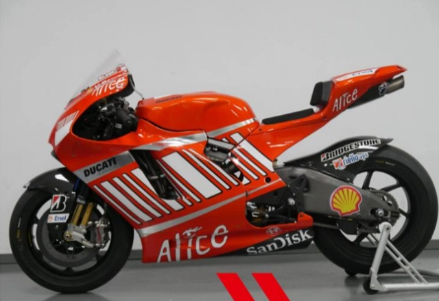 Ducati desmosedici gp8 được công bố giá bán 12 tỷ đồng - 3