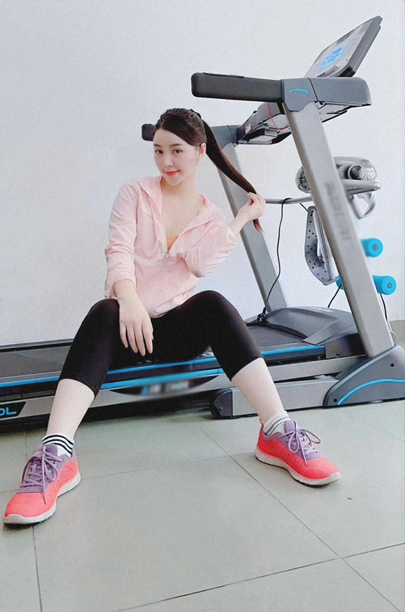 gái bán bia gợi cảm nhất màn ảnh lần đầu hé lộ số đo bộ phận quyến rũ nhất body - 9