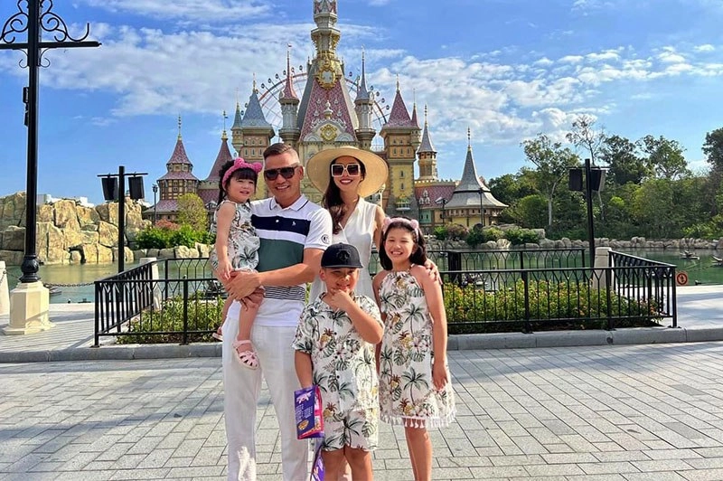 Jennifer phạm quá viên mãn 3 con với chồng đại gia đều đẹp trai xinh gái chuẩn gen hoa hậu - 1