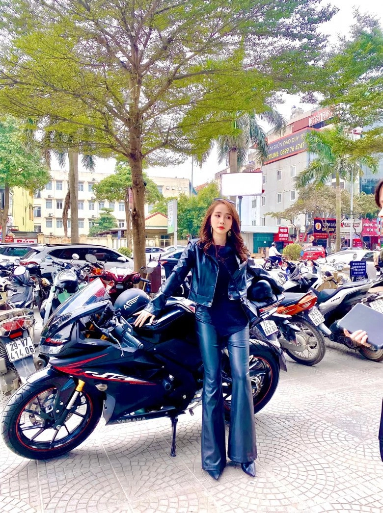 Không váy áo trễ nải quỳnh nga diện đồ da kín đáo vẫn gợi cảm không kém - 5