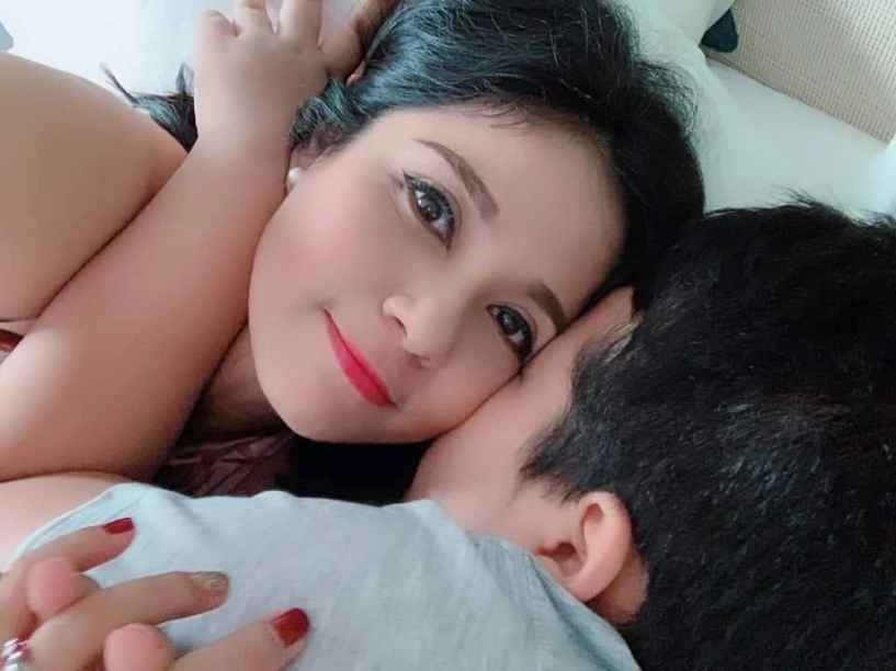 Làm mẹ đơn thân trong biệt thự 2500m2 việt trinh u50 như thiếu nữ thân thiết bên con lớn - 5