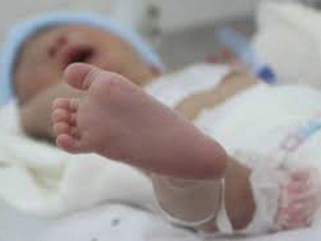 Mẹ làm theo mẹo dân gian đổ thuốc trừ sâu lên đầu diệt chấy bé 11 tuổi nguy kịch - 6