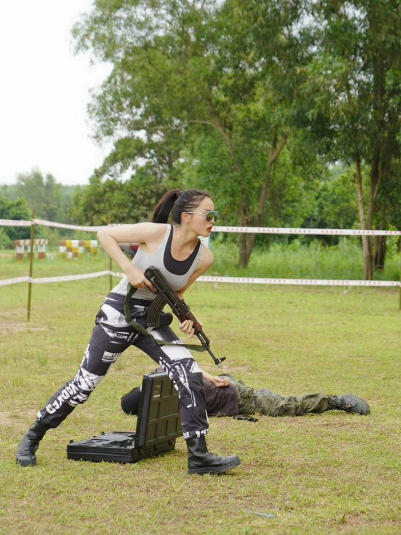 Mỹ nhân việt bị dìm dáng trên truyền hình nhưng thật ra lại là cao thủ trong làng tập luyện - 6