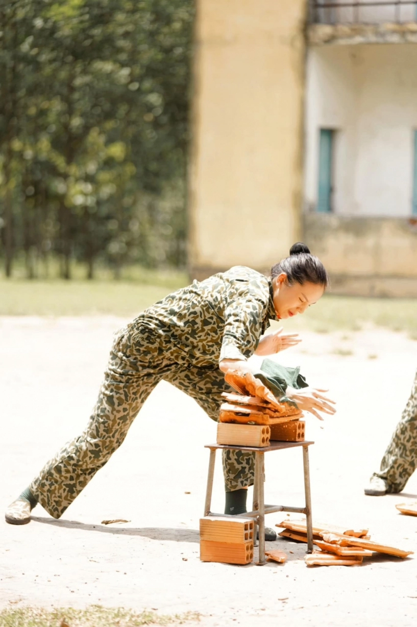 Mỹ nhân việt bị dìm dáng trên truyền hình nhưng thật ra lại là cao thủ trong làng tập luyện - 8