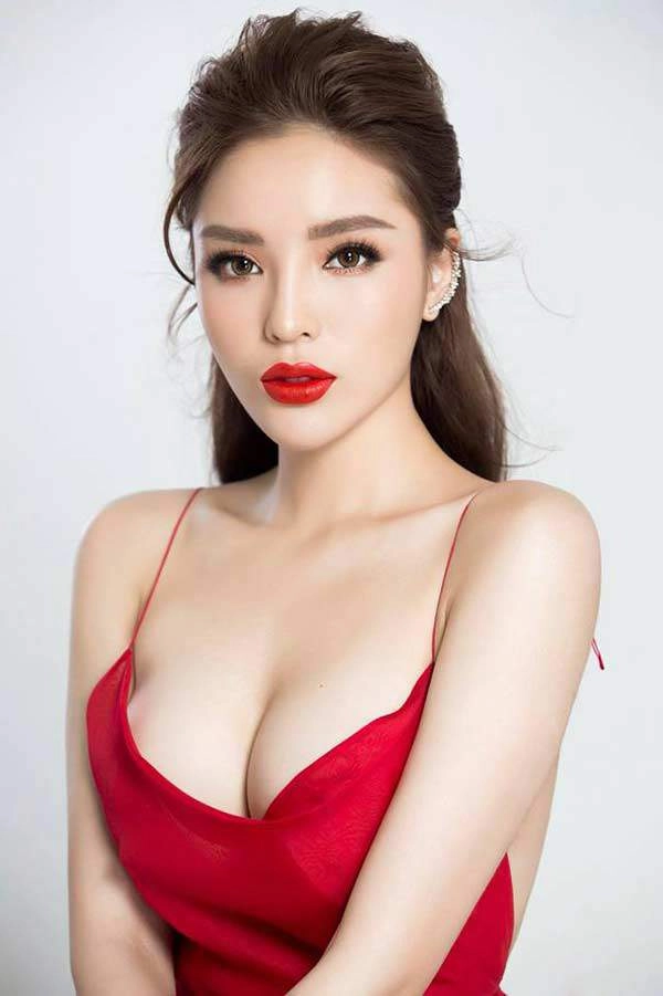 Những nàng hậu có vòng một đẫy đà nhanh nhất vbiz - 4