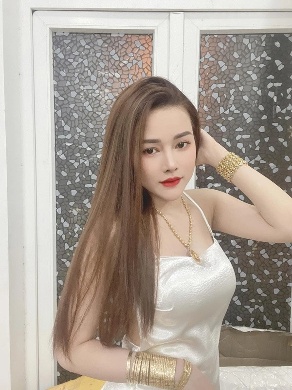 Nữ hoàng livestream việt nổi giận khi bị chê sửa mũi quá xấu - 8
