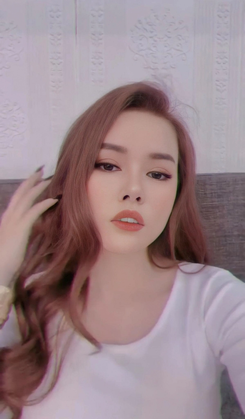 Nữ hoàng livestream việt nổi giận khi bị chê sửa mũi quá xấu - 11