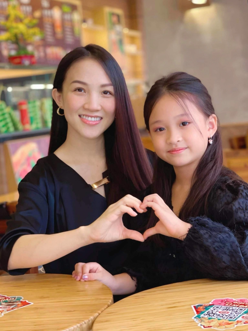 Phan đinh tùng u50 cưới vợ kém 12 tuổi xinh như hoa hậu con gái 8 tuổi đẹp hệt mẹ - 13