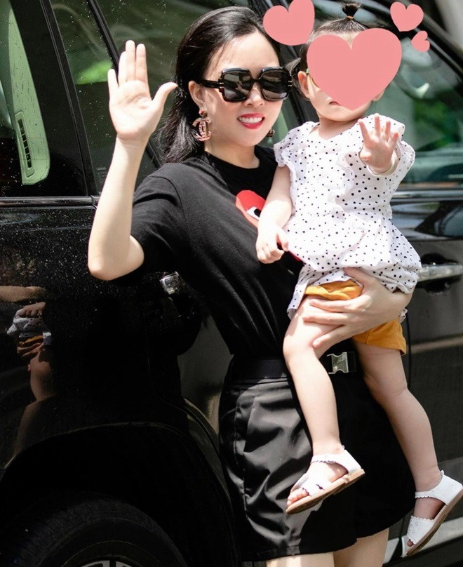 Phương chanel cố tình giấu quách ngọc ngoan lại để lộ mặt con gái bà mẹ liền có động thái - 1