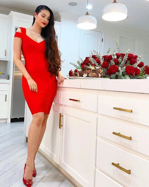 Thay đổi mái tóc nâu dài thướt tha phạm hương sinh xong phá tóc với thuốc tẩy - 8