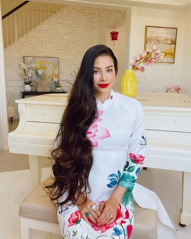 Thay đổi mái tóc nâu dài thướt tha phạm hương sinh xong phá tóc với thuốc tẩy - 9