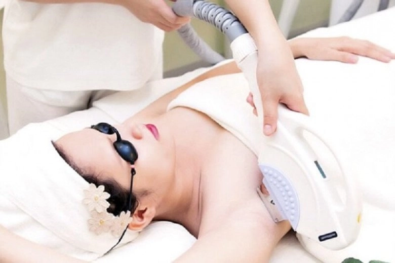 Triệt lông nách biện pháp thẩm mỹ cứu cánh của phái đẹp ngày hè oi bức - 2