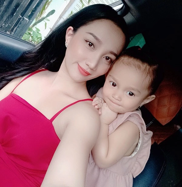 Từ hotgirl trường điện ảnh cảnh bỉm sữa của vợ lê dương bảo lâm khiến nhiều chị em thấy thương - 11