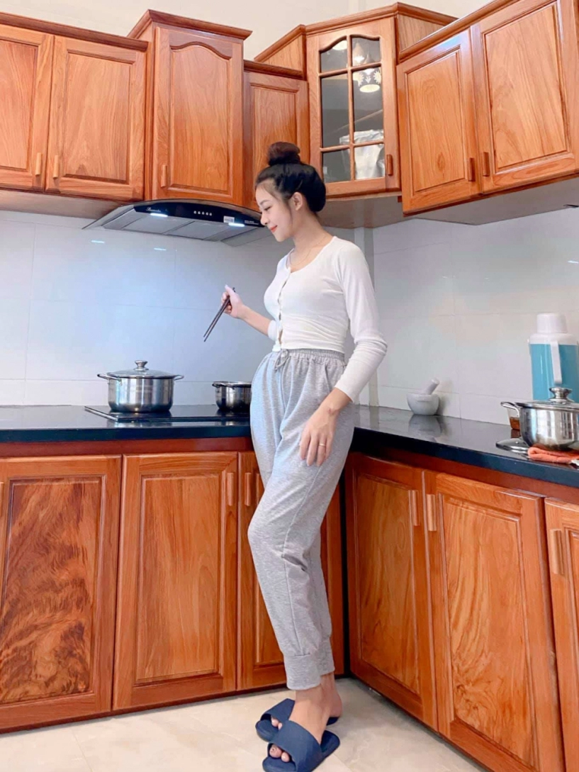 Vợ hotgirl của phan văn đức diện đầm bó sát mới sinh 2 tháng nhìn dáng ai cũng ghen - 8